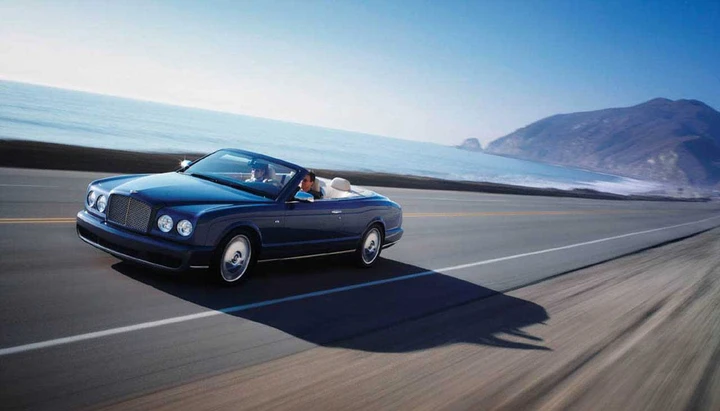 La Bentley Azure esce di scena
