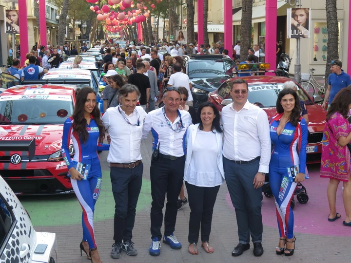 TCR DSG Endurance, gli Altoè trionfano nella notte di Misano