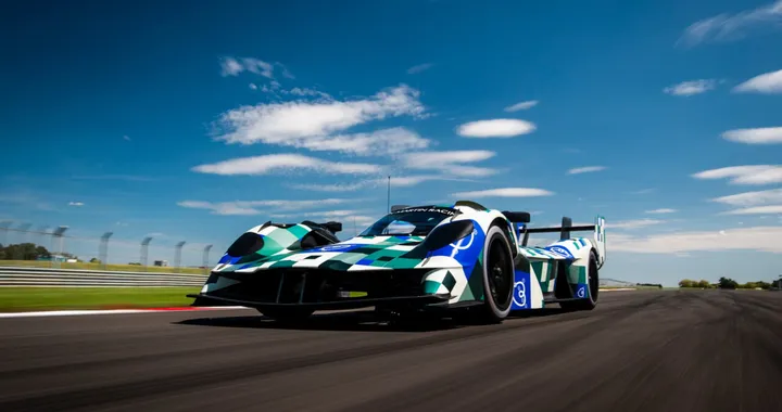 Riberas e Tincknell alla guida della Aston Martin Valkyrie nel WEC 2025