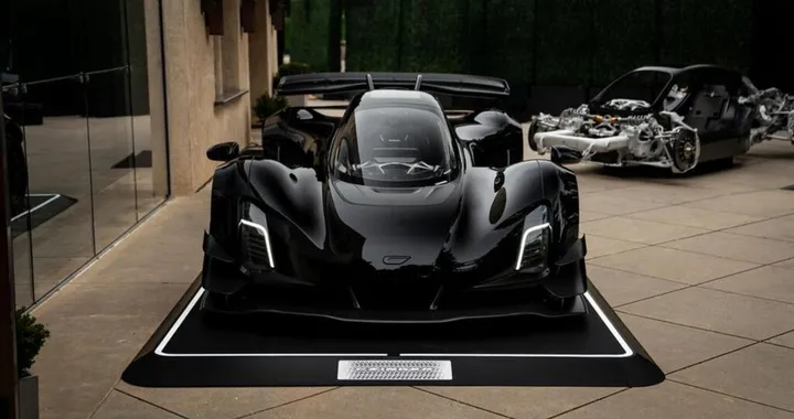 Czinger 21C Blackbird Edition: l’hypercar che rende omaggio all’aereo SR-71 [FOTO e VIDEO]