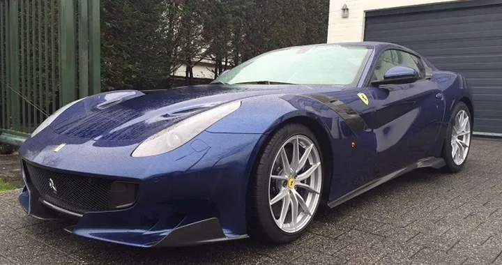 Ferrari F12tdf all'asta a Villa Erba