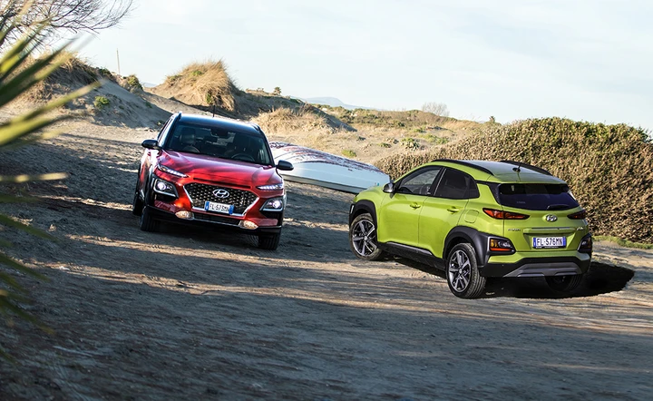 Hyundai Kona 1.0 T-GDI Xpossible VS Style: la prova su strada