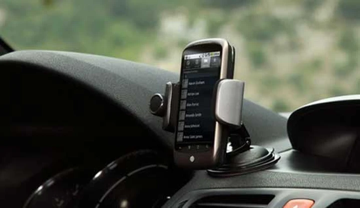 Lo smartphone che rileva le buche sull'asfato