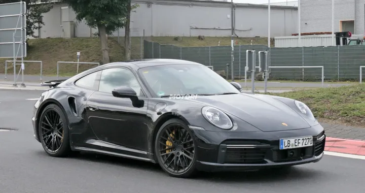Porsche 911 Turbo: foto spia inedite della 992