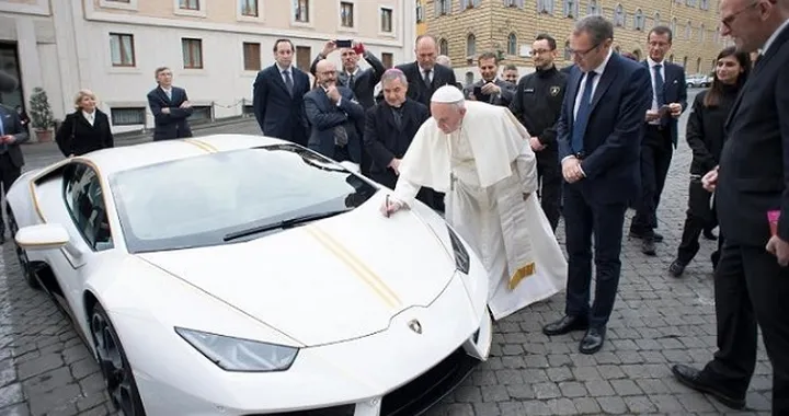 La Lamborghini Huracan RWD di Papa Francesco venduta all’asta