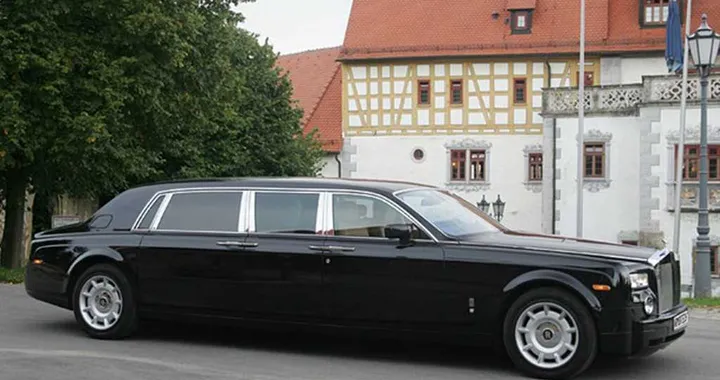 Rolls Royce: all’asta una Phantom limousine