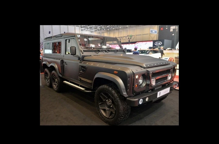 Land Rover Defender Flying Huntsman 6x6 by Kahn Design