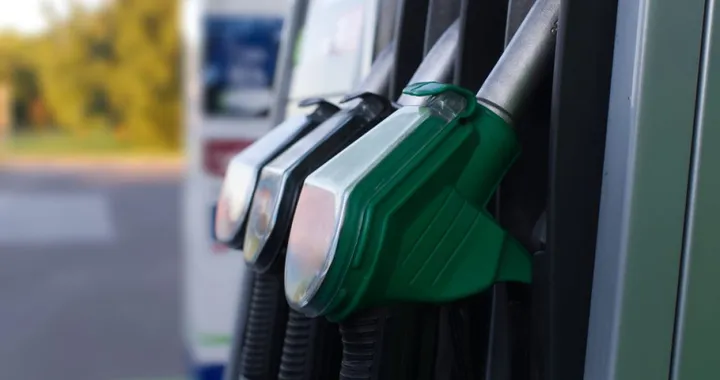 Caro carburanti, addio tregua: la data della nuova stangata per l'Italia