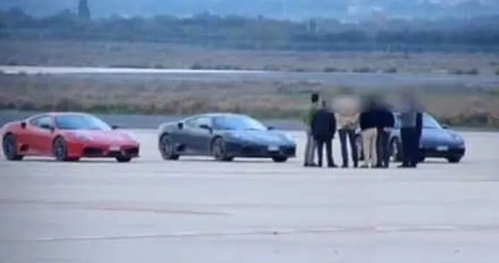 Se l'aeroporto diventa pista per le auto del sindaco...