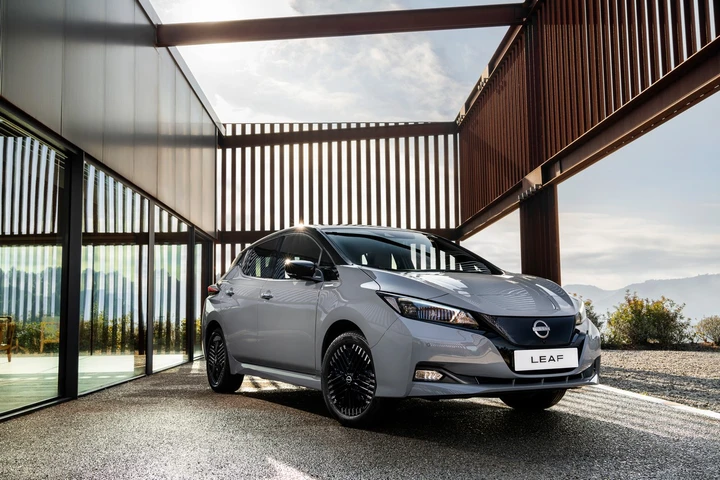 Nissan Leaf 2022: immagini ufficiali