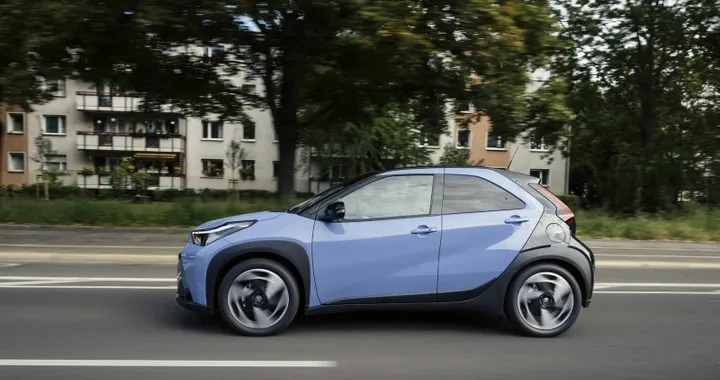Toyota Aygo X 2025: restyling ibrido e versione GR Sport