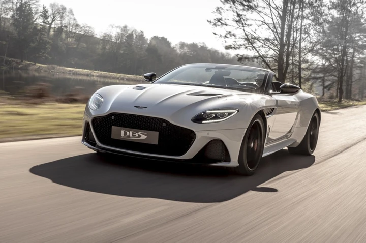 Aston Martin DBS Superleggera Volante 2019: immagini ufficiali