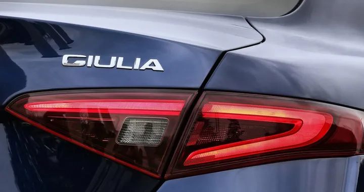 Alfa Romeo Giulia Coupé: la vedremo al Salone di Parigi?