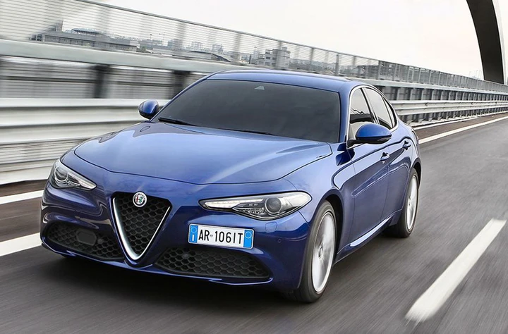 Alfa Romeo Giulia 2.0 turbo benzina: prezzi da 40.500 euro