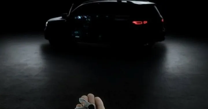Mercedes-Benz GLB: il primo teaser ufficiale