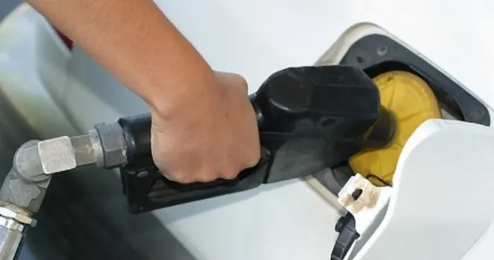 Carburante sporco o annacquato: boom di auto e scooter in panne a Roma