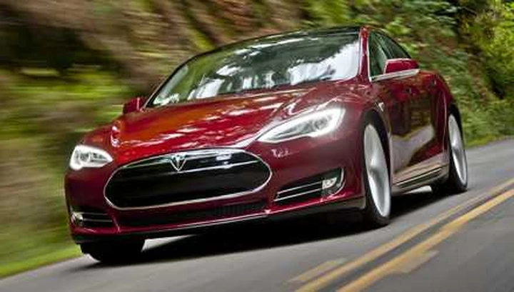 Tesla Model S: l’autonomia raggiunge i 560 km