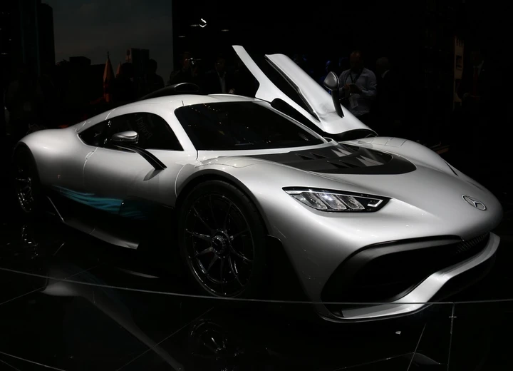 Mercedes-AMG Project One, la hypercar debutta a Francoforte