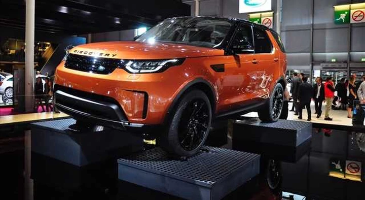Land Rover al Salone di Parigi 2016