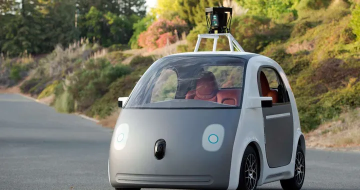 Google Car: incidenti solo se guidano gli umani