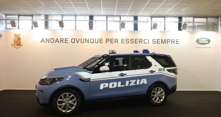 Land Rover: consegnate 30 nuove Discovery alla Polizia di Stato