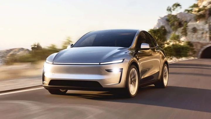 Tesla Model Y: il debutto della versione a 7 posti