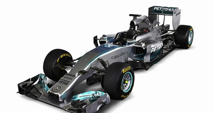 Mercedes W05: si svela in pista