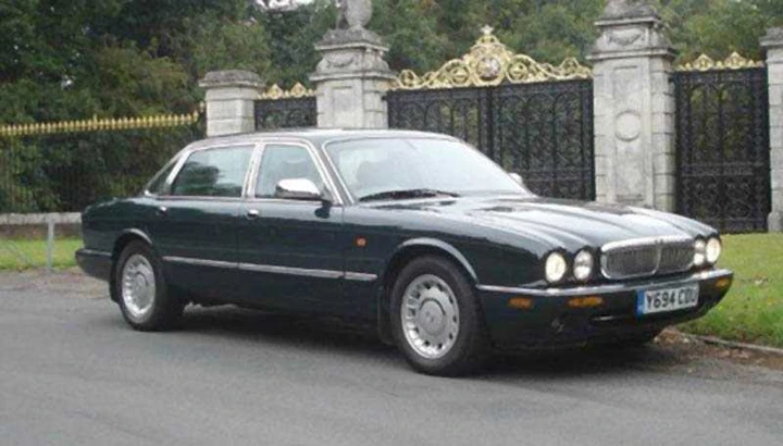 La Jaguar della regina in vendita