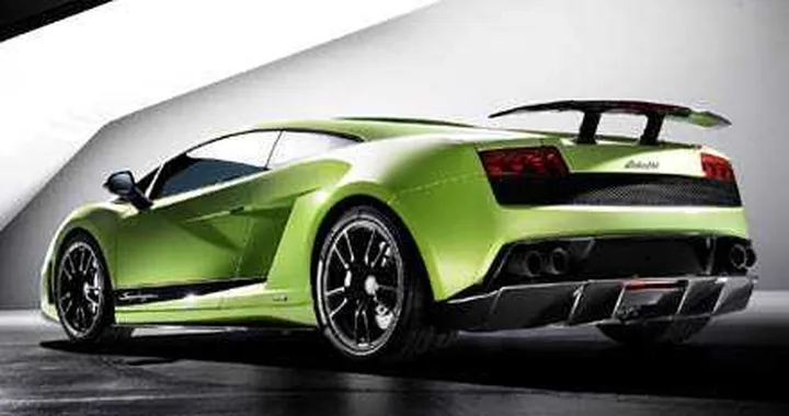 Lamborghini: vendite in calo ma si investe forte