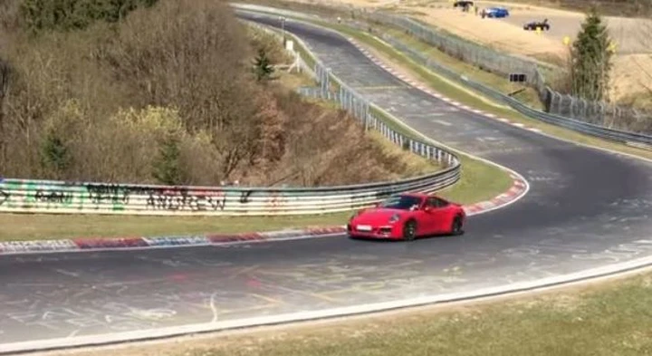Porsche 911 Carrera GTS scatenata al Nurburgring