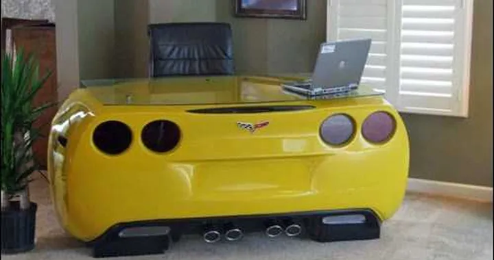 Una Chevrolet Corvette? No, una scrivania