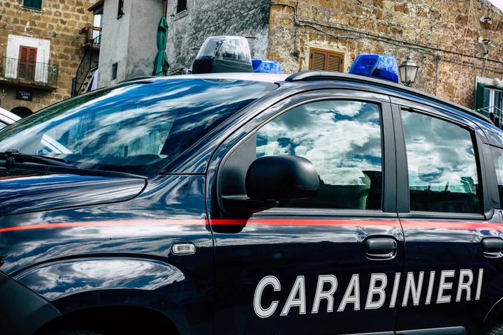Non ha mai conseguito la patente ma guida sotto effetto di droghe: denunciato