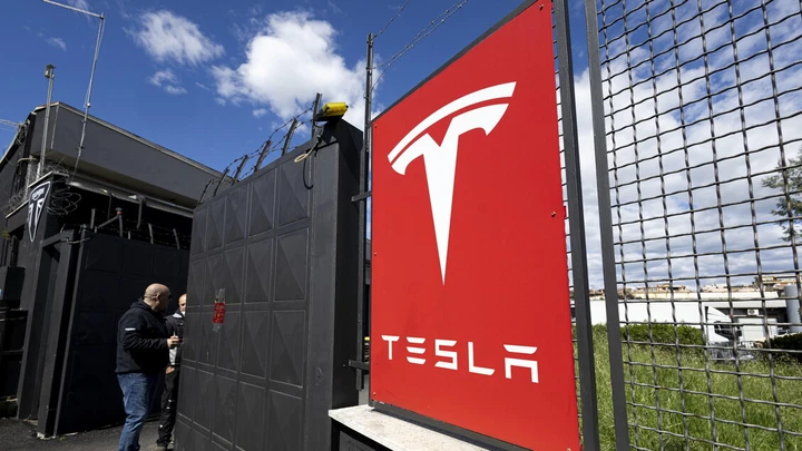 Tesla affronta una crisi senza precedenti, Musk è preoccupato