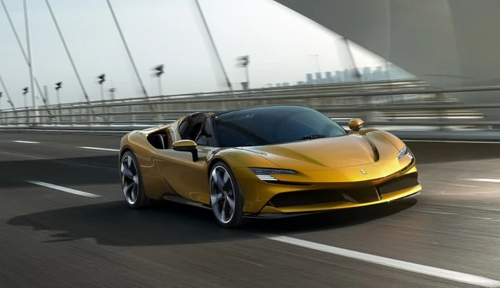 Ferrari SF90 Spider: tecnologia, prestazioni, prezzo