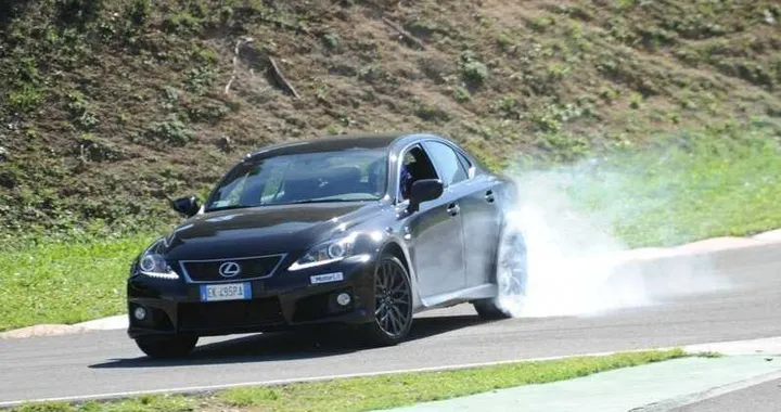 Lexus IS F: prova su strada e in pista