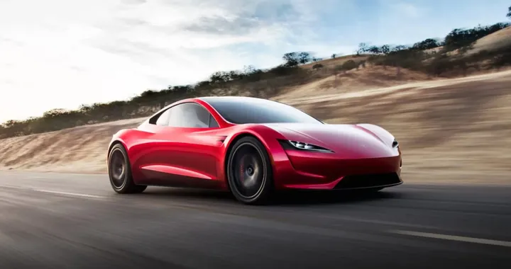 Tesla Roadster: nuovo rinvio, Musk parla di “un mese”