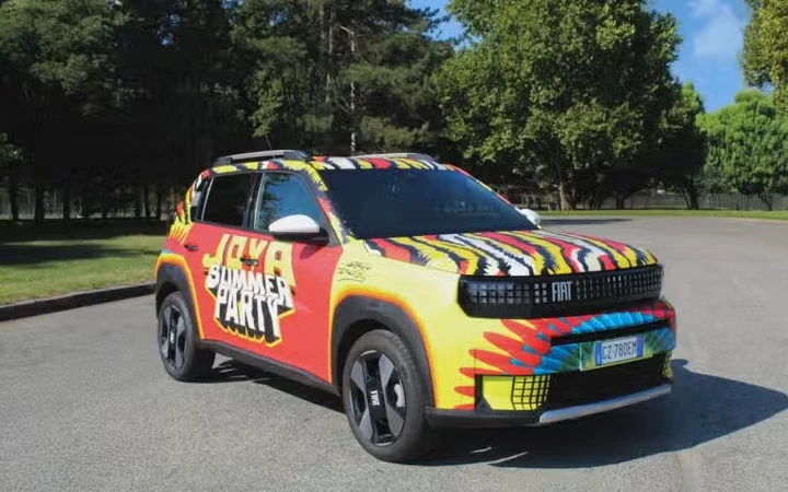 Fiat Grande Panda ammiraglia del Jovagiro 2026 di Jovanotti