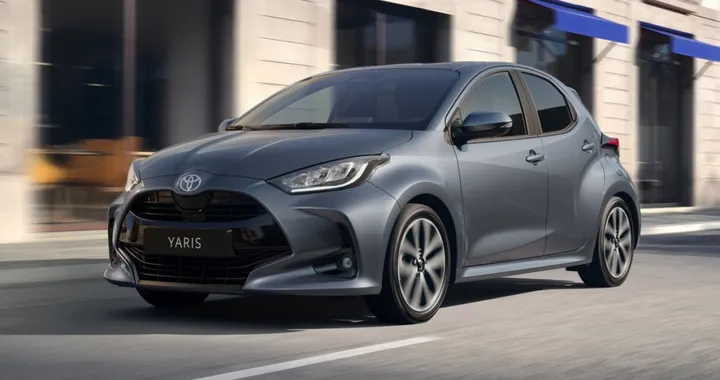 Toyota Yaris 2026: restyling, dotazioni potenziate e listino per l'Italia