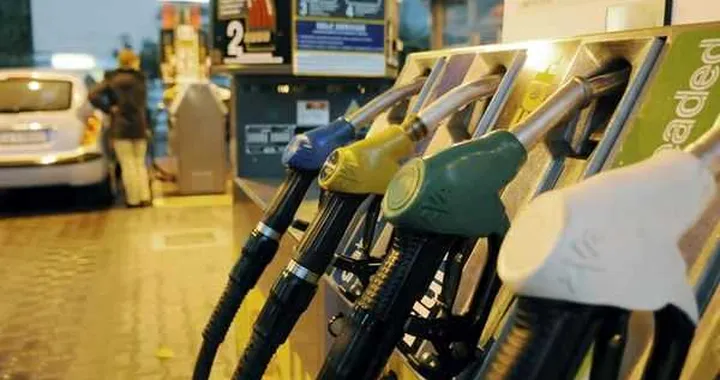 Benzina giù: ora tocca a Tamoil e Total