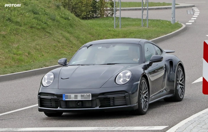Nuova Porsche 911 Turbo: le foto spia senza veli