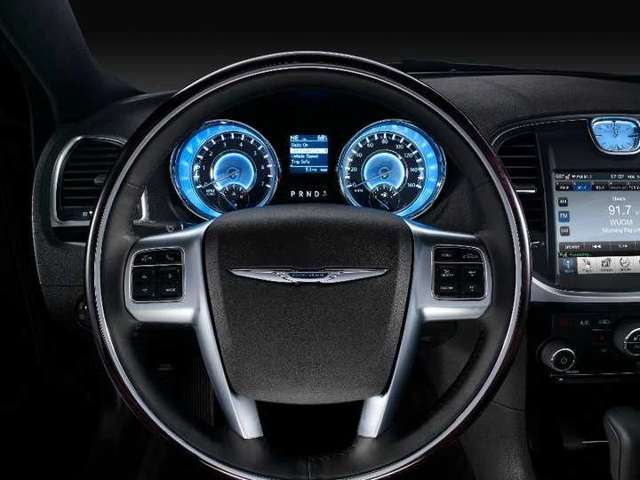 Chrysler 300C: immagini degli interni