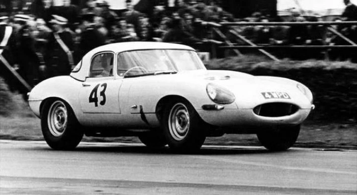 Jaguar E-Type Lightweight: il ritorno di un mito