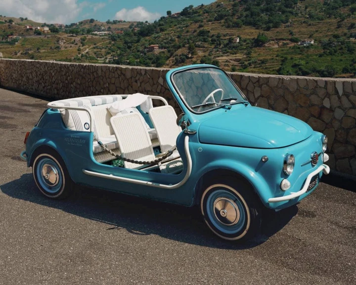 La 500 Spiaggina Volare torna regina dell’estate: tra design, lusso e sostenibilità a Taormina