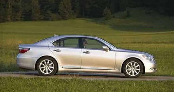 Lexus: dopo il richiamo, vendita sospesa