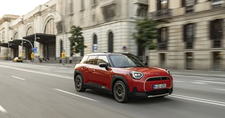 Nuova MINI Aceman: innovazione elettrica nel segmento delle piccole auto premium