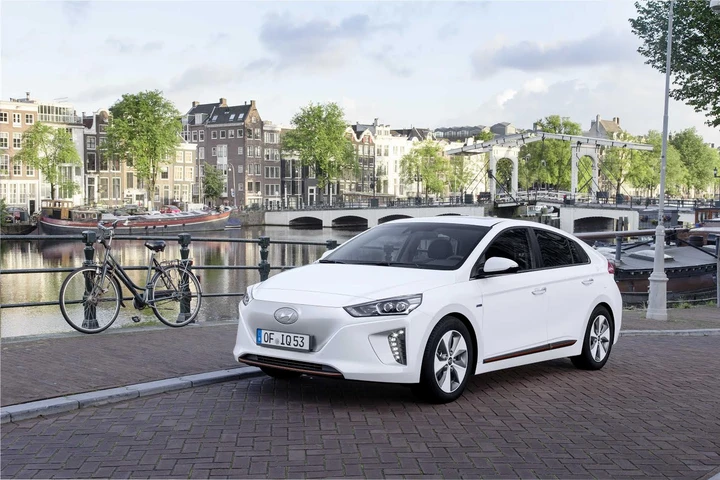 Hyundai Ioniq Electric: prezzo da 36.750 euro