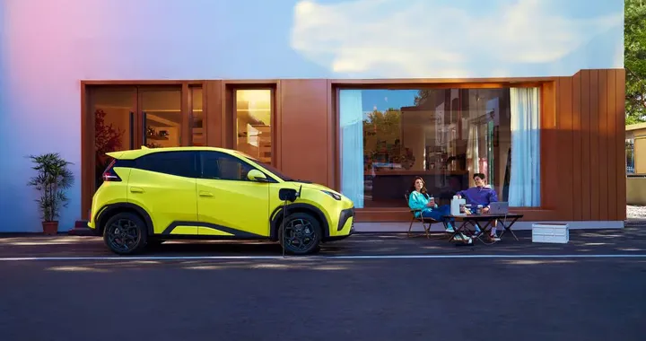 BYD Dolphin Surf: V2L da 3 kW debutta alla Milano Design Week