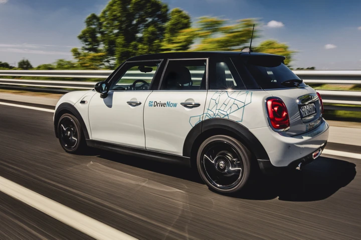 BMW: con DriveNow spariscono le code al casello