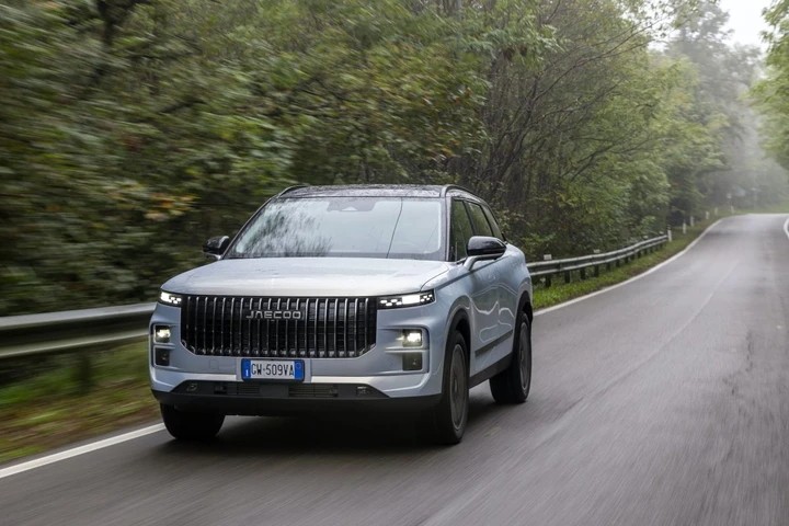 Jaecoo 7: perché conviene l’auto plug-in hybrid