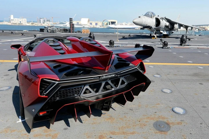 Lamborghini Veneno Roadster: debutta ad Abu Dhabi